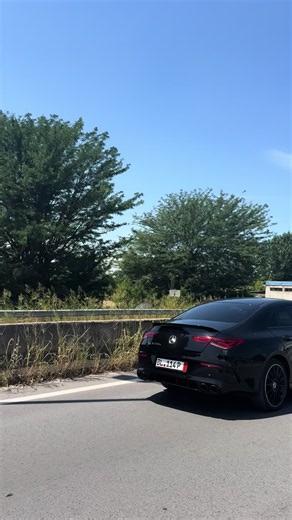 🇩🇪 Mercedes-Benz CLA 250 e AMG Line Black Edition | Μοντέλο 2023 ✔️ Επιλεγμένο από επίσημη αντιπροσωπεία Γερμανίας ✔️ 94.000 χλμ. ✔️ Ψηφιακό βιβλίο service Mercedes-Benz ✔️ Ατρακάριστο ✔️ Άβαφο ✔️ Καινούριο service Mercedes-Benz ✔️ Υγεία μπαταρίας 98,4%, μετρημένη με Mercedes XENTRY σε επίσημη αντιπροσωπεία ✔️ Παραδίδεται με ελληνικές πινακίδες για άμεση μεταβίβαση 🇬🇷 Επιπλέον έχει τοποθετηθεί μάσκα Panamericana και πίσω διαχύτης (diffuser) CLA 45 S με τετραπλές απολήξεις εξάτμισης, αναβαθμί