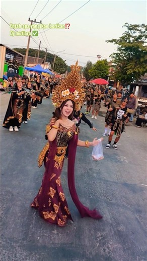entah apa yang kao berikan? dj mutiara party #maskotkarnaval #mutiara #djmutiara #karnavalterbaru