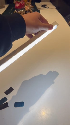 Lampe rechargeable incrusté dans une armoire #lampe ￼#led #shorts