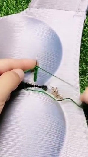 How to Hand Sew an Invisible Stitch ( Tutorial 12 )