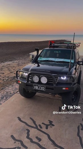 Exploring the Toyota 100 Series Land Cruiser Features
