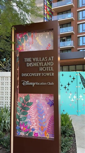 ✨ The Villas at Disneyland Hotel are seriously gorgeous. Between the beautiful rooms, themed details, and all the extra space, it feels like the perfect mix of luxury and Disney magic. Plus, being able to stay right in the Disneyland Resort area makes park days so much easier. 📍 Tap the location tag to check current rates, explore the room options, and start planning your next Disneyland vacation before availability fills up. #disneylandhotel #thevillasatdisneylandhotel #disneylandresort #famil