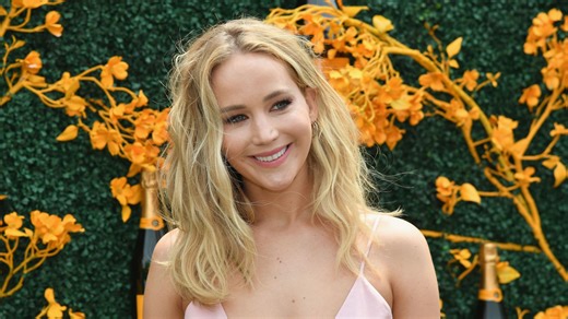 Die beliebte Schauspielerin Jennifer Lawrence erwartet aktuell ihr zweites Kind mit Cooke Maroney. Ihr Glück kann sie wohl kaum fassen. | Promiflash
