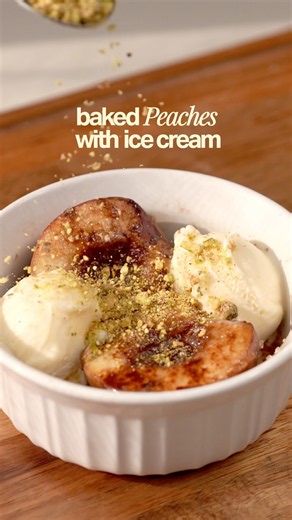 Baked peaches with vanilla ice cream, fruit dessert recipe #dessertrecipe #icecreamrecipe eam