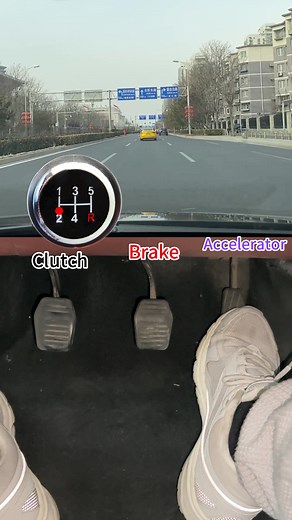 Welcome everyone to share your driving skills of manual transmission cars!#howto #cartok #car #automotive #driving #drivingskills #drivingtips #drivingschool #foryou #carsoftiktok