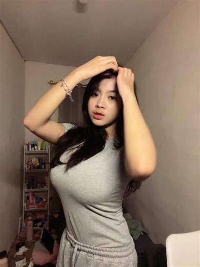 Cheerful Girls Welcoming You to Beranda