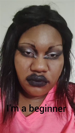 First time trying trad goth makeup 🖤.