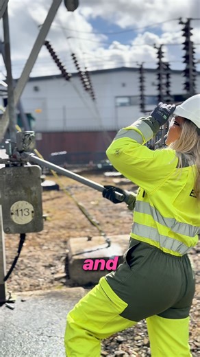 Could you be an operational engineer apprentice? We spent the day with Eden to learn more about her role and what she gets up to! #NationalApprenticeshipWeek #OperationalEngineerApprentice urfuture | Electricity North West