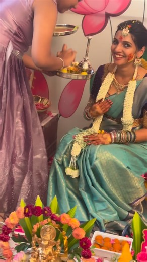 Deepika Damu on Instagram: "🧿✨ Catering @tamil_catering_and_event_ Mua @deepuuofficial 😂😂😂 Jewel @rani_bridals_coimbatore Blouse @saidesigners_cbe Saree @labelsara.in Hair do & Saree drape @nive_hairandmakeup Mehandi @girly_thingz_by_vino Bangles @shrii_valavi Decor @minnal_eventsanddecor #selfmakeup #kanaakaanumkaalangal #vijaytelevision #disneyplushotstartamil #deepikainkanaakaanumkaalangal #deepuuinkanaaasharitha #deepuuharitha #deepuuharithakanaa #harithatomboy #deepuutomboy #deepuuharit