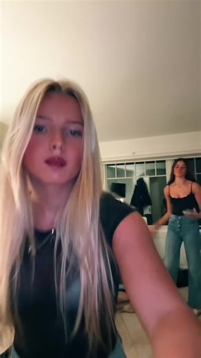 Girlsssss 💌 | girls walking and dancing