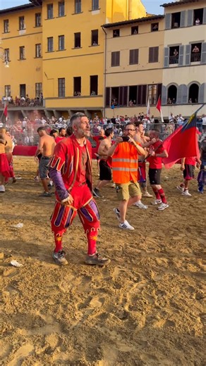 1.1K reactions · 63 shares |  14 GIUGNO 2025 - I primi finalisti del Calcio Storico Fiorentino 2025 sono stati i rossi che hanno stravinto contro gli Azzurri per 16 ½ a 6.  La finale sarà Verdi vs Rossi  Video di @yuriromoliph #daicollifiorentini #calciostorico #firenze #vivifirenze #calciostoricofiorentino #tradizioni | Dai Colli Fiorentini | Facebook