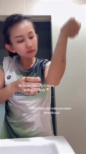 𝗙𝗜𝗢𝗡𝗔 𝗖𝗛𝗘𝗢𝗡𝗚 on Instagram: "Disclaimer:- 1st scene tu bukan korek hidung ok 2nd-ly.. erm I takde intention to put this up but just I don’t know 🤷🏻‍♀️ alang-alang.. show you la what are my struggles and going through 3rd, I reallyyy wish that my solat can be better this year tapi tak sempat to finish the lessons from my Fardhu class with Ustaz so.. hmm :/ 4th, the ring on my finger is my Ultrahuman Air ring @ultrahuman.byaeco 🫶🏻 always with me all the time **this Mualaf is really s