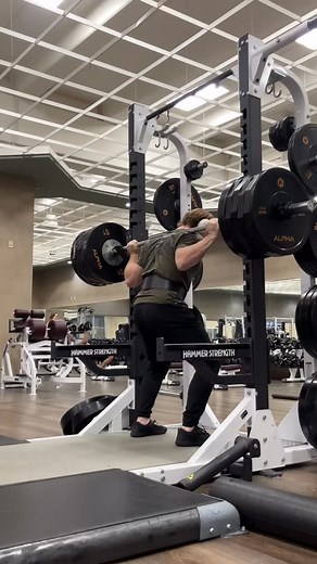 Four doubles at 515 in nine minutes. Not every day is going to be spectacular especially for us who work in the labor realm. This is my last set and you can see my back completely unable to stay upright. I felt strong today, but that fatigue is a sneaky son of a bitch! @coach_ryanpatterson @usaplga #squats #weightlifting #powerlifting #mindovermatter | Matthew Treherne