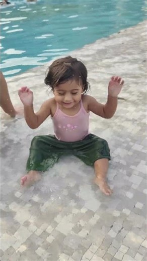 When Niyu plays in the pool and splashes happiness everywhere 💦💛