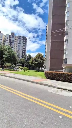 ¿Buscas apartamento en el norte de Bogotá? Mira esta oportunidad en Britalia Norte: un hogar de 60 m² con 3 habitaciones, 2 baños, sala comedor, cocina integral y zona de lavandería en primer piso, dentro de conjunto cerrado con portería 24 horas, ascensor, salón comunal, zonas verdes y parqueaderos para visitantes, cerca de centros comerciales, colegios, clínicas y transporte público. Precio especial: $341 millones negociables; aceptamos crédito hipotecario, Fondo Nacional del Ahorro o pago de 