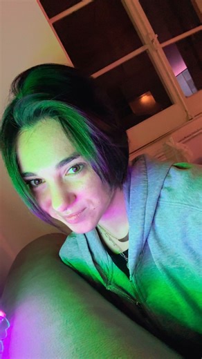 Melania Tacchella on Instagram: "Vi porto a tagliare i capelli con me da @salonealtop_genova 💜💈💇🏻‍♀️ Le ragazze non sanno che pubblicherò questo video, ma mi faceva piacere: è un anno che vado da loro e mi sono sentita coccolata fin dal primo momento 🫶🏻 Ve lo consiglio veramente di cuore amici 🥸 #parrucchierigenova #salonealtop #parrucchiere #haircut"