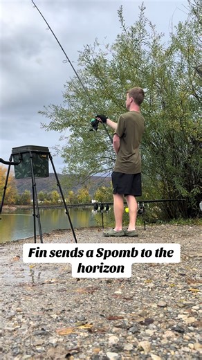 Listen to the whip on the Spod rod. Fin can certainly chuck a spomb #carpfishing #spodlife #spombing #ukfishing #finonthecast