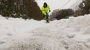 34K views · 524 reactions | #Météo Quand #Besançon est bloqué par... la neige ❄️ ► Lire notre article : https://france3-regions.francetvinfo.fr/bourgogne-franche-comte/doubs/meteo-attention-au-verglas-apres-neige-franche-comte-1432501.html | France 3 Franche-Comté | Facebook