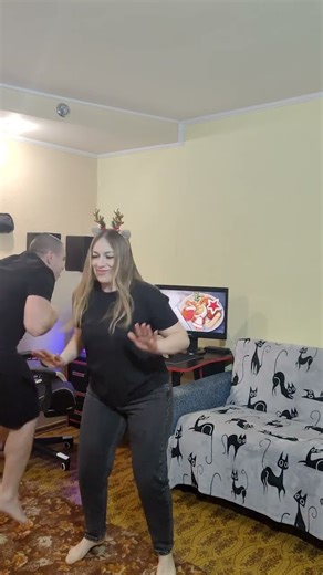 Alex couldn't resist🤣 #dance #challenge