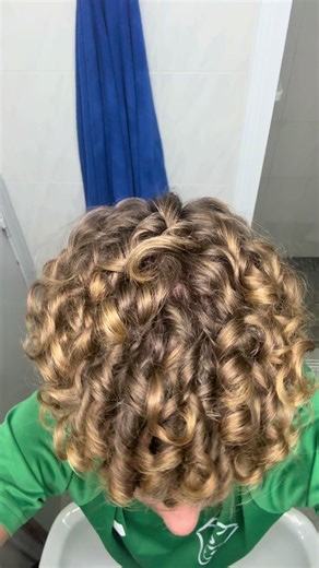 Achieve Beautiful Curls Without a Perm