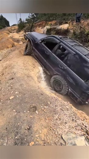 Mercedes-Maybach GLS 600 Dancing Mode 😱 | Best Offroad Trick!