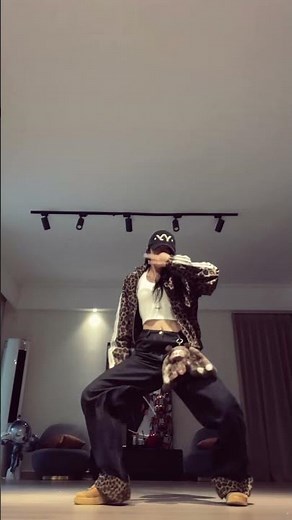 Mark Ronson - Uptown Funk ft. Bruno Mars | Dance trend #akainote