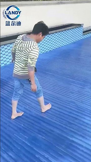 🚨 WALK ON WATER? No—this is the Landy Automatic Pool Cover that can hold a full-grown adult! 💪