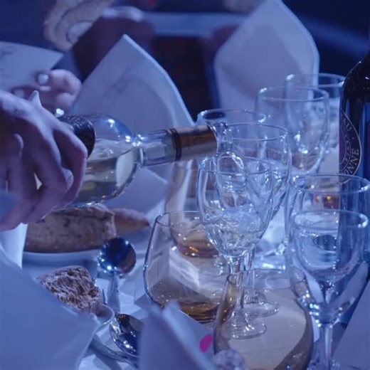 1K views · 33 reactions |  Dernières places pour les Dîners sur scène ! ✨️ Vivez une expérience inoubliable à l’Opéra de Nice : un dîner-spectacle au cœur de la scène, concocté par un grand chef et entouré de musiciens, danseurs du Ballet et artistes du Chœur. Une soirée exceptionnelle mêlant gastronomie, musique et surprises artistiques.  Les 11 et 12 février  Réservez vite avant le 28 janvier sur notre site internet | Opéra Nice Côte d'Azur | Facebook