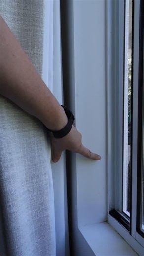 Thermal bridging occurs when a material creates a direct pathway for heat or cold to flow from outside to inside—typically through elements like timber studs, steel beams, window frames, or poorly detailed junctions. These cold spots don’t just impact comfort and energy use. They can also create internal condensation and moisture build-up, leading to mould risk and reducing the lifespan of your home. By eliminating thermal bridges, your home stays stable in temperature, healthier and far more ef