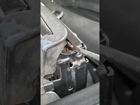 Manually Detract the power glass wind deflector on an Audi TT MK1 (the Easy Way)