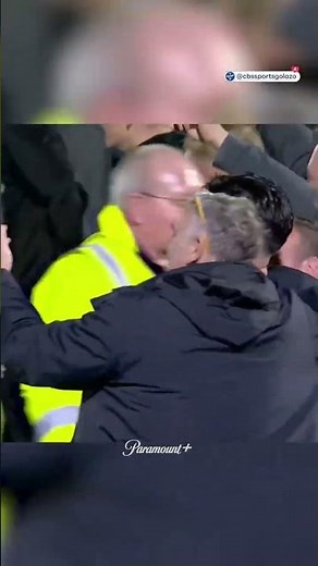 GRIMSBY TOWN FANS STORM THE PITCH AFTER ELIMINATING MAN UNITED 🤯