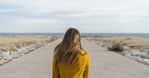 14 Signs of 'Deep Loneliness' To Look Out For