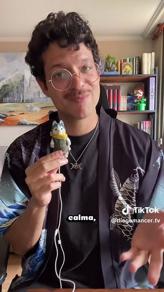 Respuesta a @Lau Villamil Arcano VIII: La Fuerza🦁 Tu arma más fuerte para este año nuevo será tu corazón. Has pasado por cosas que te han hecho ser más empaticx y ahora puedes controlar esos impulsos que antes te metían en problemas 🙈 La Fuerza no se trata de músculo, sino de gestos amables, tus buenas vibras moverán montañas para ti este año nuevo, úsalo a tu favor y verás qué sentirás una inmensa madurez emocional este año nuevo ✨. #tarot #fyp #parati #astrologia #witchy