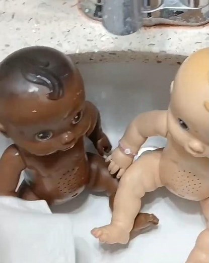 baby alive wet and wiggles twins get A bath