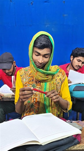 Girl vs Boy using pen 🖋️ #oldmemories #biharilonda #shorts #comedy #youtubeshorts