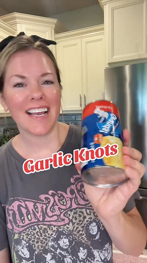 115K views · 1.2K reactions | Garlic Knots: 龍 get all the biscuit recipes here: https://www.stephreallife.com/10-things-to-make-with-a-can-of-biscuit-dough/ #thingsyoucanmakewithbiscuitdough #biscuitdoughideas #refrigeratedbiscuits | Steph Gigliotti Real Life Recipes | Facebook