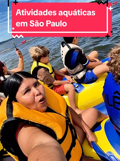 ATIVIDADES AQUÁTICAS GRATUITAS EM SÃO PAULO 🌊🚣‍♂️ Está rolando o Festival de Verão Praia São Paulo com várias atividades aquáticas gratuitas e perfeito para refrescar nesse calor ☀️ Tem banana boat, caiaque, pedadinho, stand up e até passeio de barco ⛵️ Mas se liga nas regras para participar de cada atividade: BANANA BOAT: -Menores de 7 anos: Proibido -A partir de 7 anos, acompanhados por um responsável -A partir de 12 anos podem ir sozinhas -Crianças de colo não não permitidas CAIAQUE: -A par
