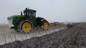 136K views · 7.5K reactions | John Deere 9420R tractor pulling a 25 foot wide Versatile Fury high speed disk in a snow covered field working up a cover crop mix. | Farmhand Mike | Facebook