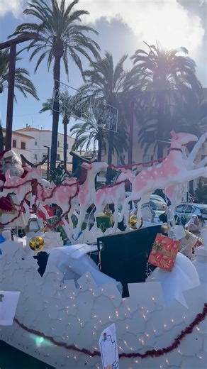 😍 Santa Claus is coming to Ibiza! Join us for a beautiful Christmas parade in Ibiza Town, where all children can meet him and feel the holiday magic. 🎅 The parade starts at the Port of Ibiza and makes its way to Vara de Rey, where Santa’s house awaits. 📍 Ibiza Town 📅 23 & 24 December ⏰ 10:30 Happy Holidays! 🎄✨ | Ibiza Spotlight