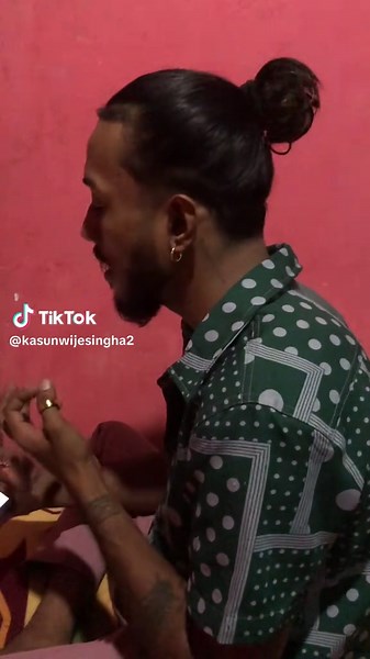 කියන්නම හිතුනා බලන්න මොකො කියලා 🎶🎶🫡🫀 #ගල්නැවෙ_අපි🇱🇰🌎 #trendingtiktok #srilankan_tik_tok🇱🇰 #viraltiktok #viraltiktok #wiral__video #tiktokviral #ගල්ගමුවේ☚_අපි🌎 @Dilshan Ravihansa ♪ @senaka sadaru @[ KEY BORD ]••තරුවා❤️••• 🔉🎵 @𝗦𝗜𝗧𝗛𝗨𝗪𝗔 𝗯𝗼𝘆 💨🍁🔥 @B F Y..😍🚀බො_Bi_යා....🙃💥🖤 @Dope / SHAGI 💋!