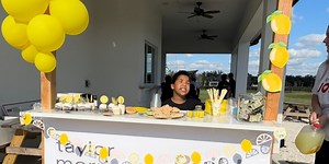 Viral 9-year-old lemonade stander visits the Suncoast