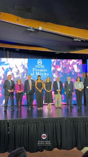 Premio al Mérito UNAB 2025 🎖️ La Universidad Andrés Bello otorgó una de sus distinciones más importantes. Este reconocimiento destaca a personas u organizaciones que hayan realizado un aporte relevante al país o al desarrollo de su disciplina en seis categorías: deporte y bienestar; ciencias; arte y cultura; educación; humanidades y ciencias sociales y la mención especial de figura del año. Reconocidos Premio al Mérito Universidad Andrés Bello 2025 🎖️ FIGURA DEL AÑO Dorothy Pérez Contralora Ge