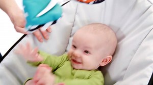 Big motion. Small size. Check out why parents (and babies) love the 4moms rockaRoo! | 4moms