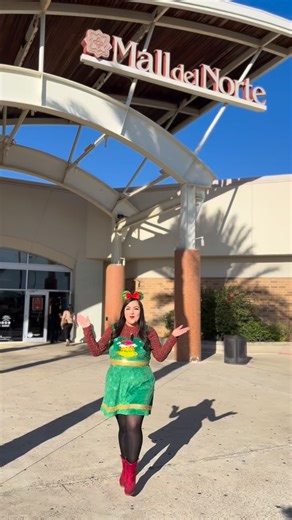 🎄🎅🏻✨💕CHRISTMAS POP-UP💕✨🎅🏻🎄 Esta Navidad, apoya local! 😍🎁 Conoce nuestra gran variedad de vendedores locales y disfruta de nuestros invitados especiales y actividades gratis! 🤩 🎉VIERNES Dic. 19🎉 • Carta a Santa 🎅🏻 & pinta-esferas 🎨 3-4 • Fotos con Reindeer 🦌 5-6 @partyshowlaredo • Banda de Elias Herrera MS 🎵6pm @eliasherreramiddleschool 📍 @malldelnorte Frente a Cinemark Te esperamos! 🤩🩷🎄🎅🏻🎉 #laredotx #popupshop #smallbusiness #christmas #christmasshopping grinchmas grinch