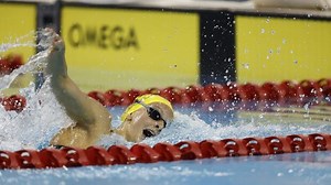 Live the moment poolside, when Summer McIntosh broke the 400m freestyle world record