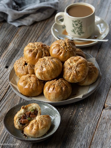 How to make Baked BBQ Buns (Siew Pau) - WoonHeng