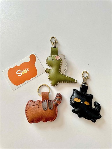 Handmade Leather Animal Keychain: Dinosaur, Cat Bag Charm - Etsy