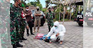 Bali man made to wear hazmat suit for 2 hours as punishment for holding cockfight | Coconuts
