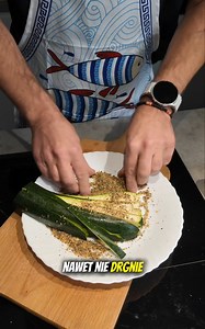 Panierka KETO za pół darmo i bez mąki? 🔥 W domu robisz ją w minutę – wystarczy zmielić niełuskane nasiona konopi siewnej, dorzucić łyżkę mielonego lnu i masz chrupiącą mieszankę pełną błonnika, bez skoków glukozy. Idealna do mięsa i warzyw, tania, naturalna i keto-friendly. 🥥💚 Spróbuj – zaskoczy Cię, jak chrupie! Tagi: #KetoPrzepis #KetoPanierka #LowCarbCooking | KETOwPraktyce
