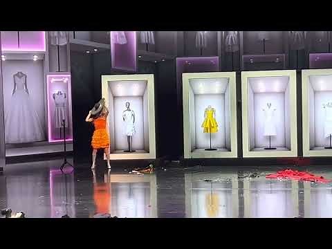 Lea Kyle AGT quick change magic live